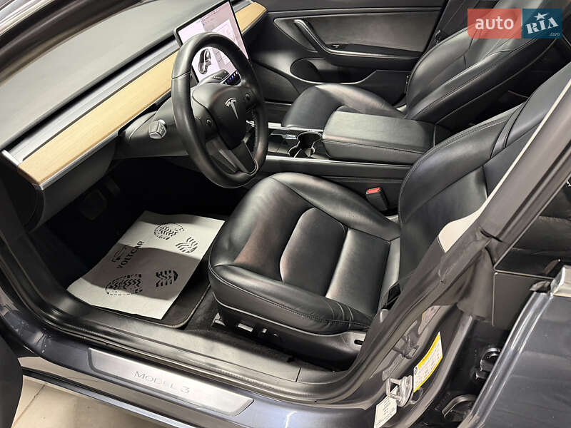 Седан Tesla Model 3 2019 в Володимирі