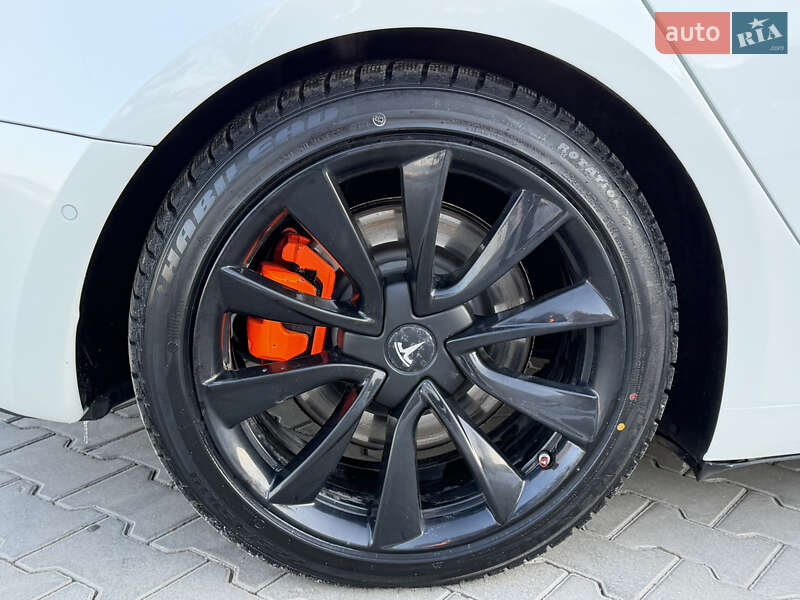 Седан Tesla Model 3 2019 в Ровно