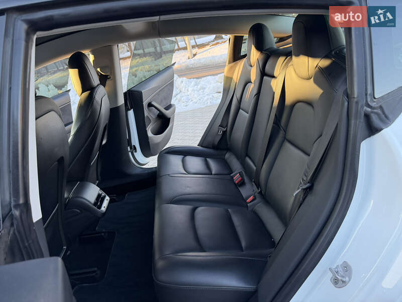 Седан Tesla Model 3 2019 в Ровно