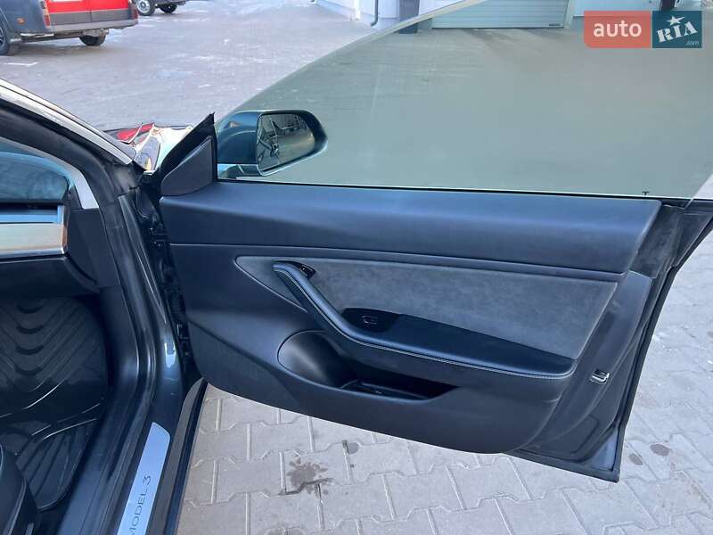 Седан Tesla Model 3 2019 в Луцьку