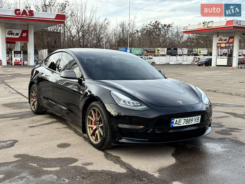 Седан Tesla Model 3 2018 в Кривому Розі