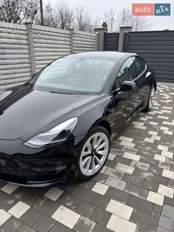 Седан Tesla Model 3 2021 в Ивано-Франковске
