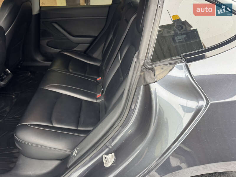 Седан Tesla Model 3 2019 в Староконстантинове