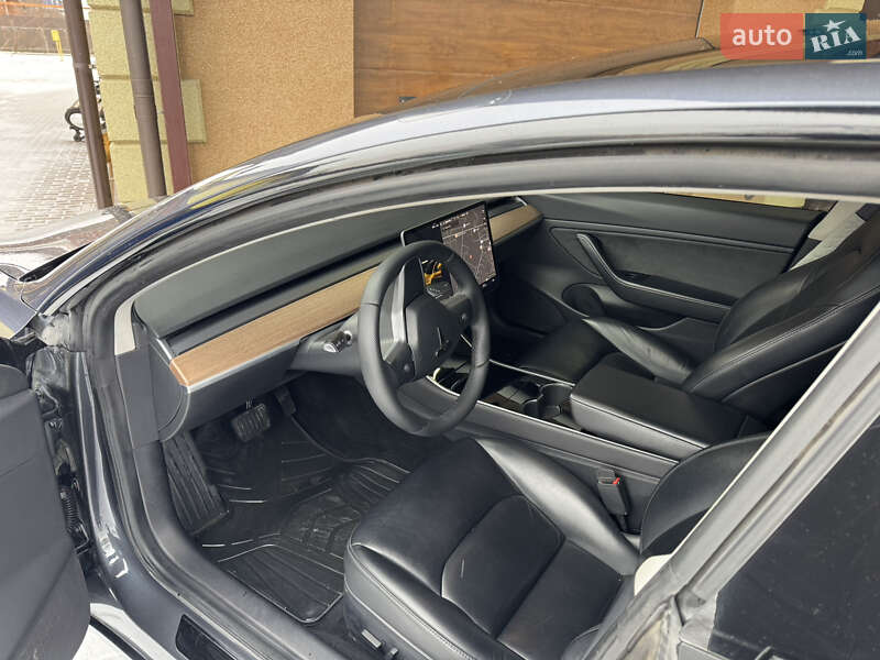 Седан Tesla Model 3 2019 в Староконстантинове