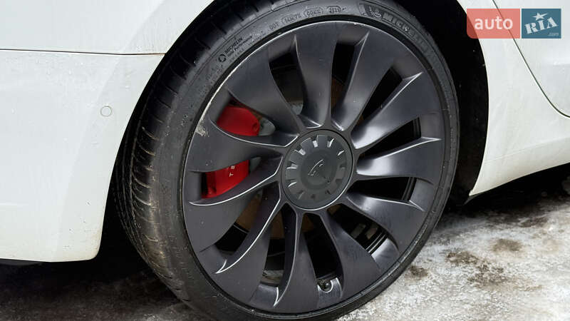 Седан Tesla Model 3 2021 в Львові