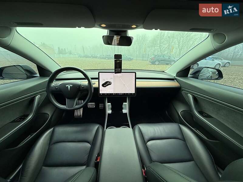 Седан Tesla Model 3 2018 в Коломиї