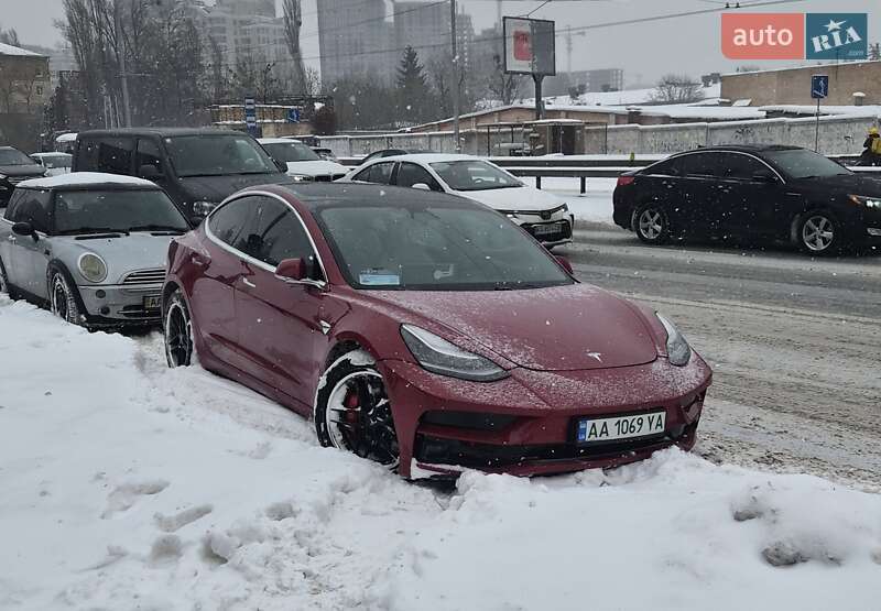 Седан Tesla Model 3 2018 в Києві
