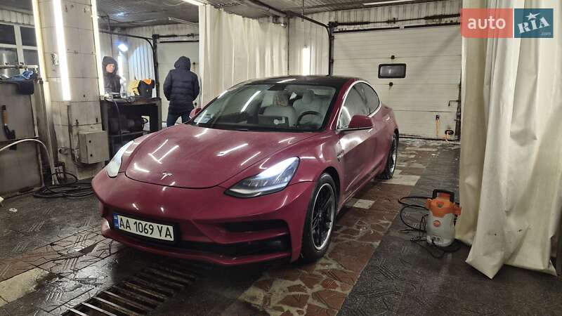 Седан Tesla Model 3 2018 в Києві