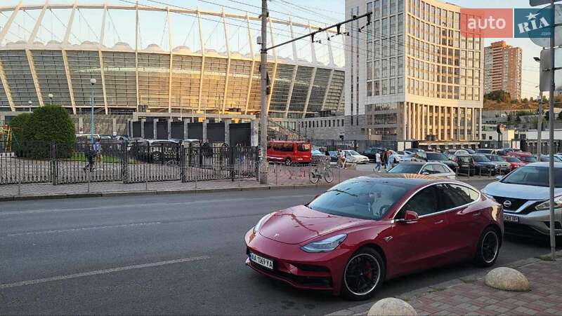 Седан Tesla Model 3 2018 в Києві