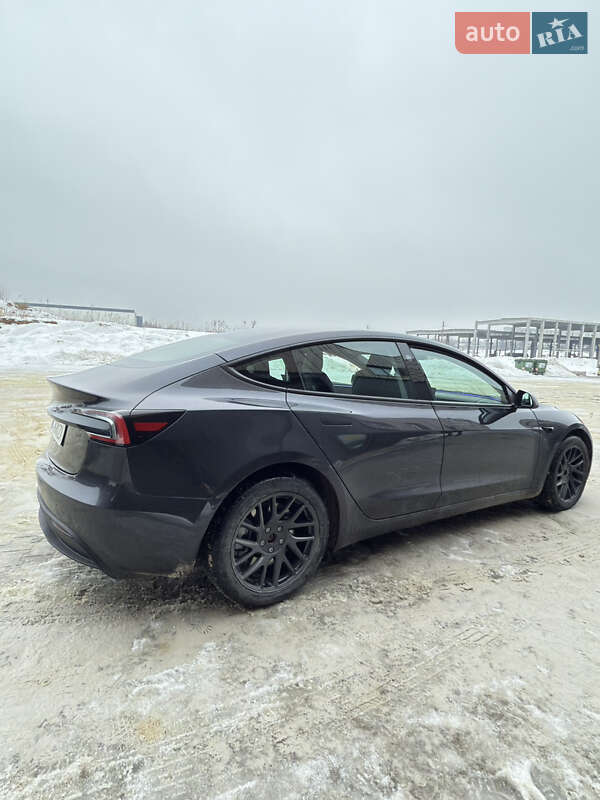 Седан Tesla Model 3 2024 в Львові