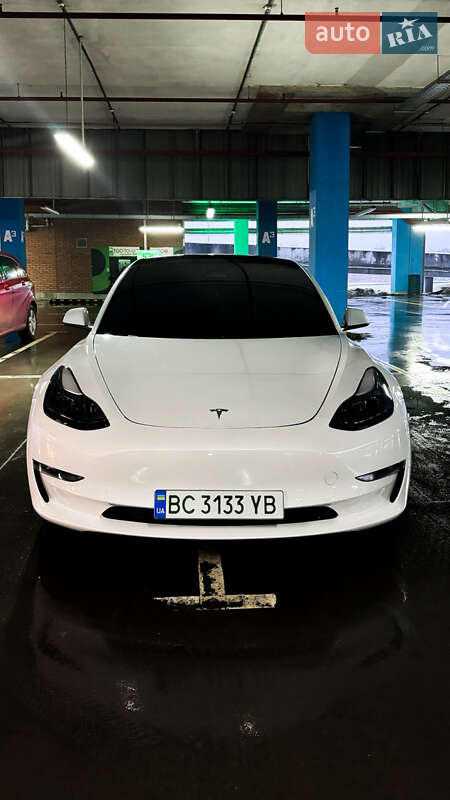 Tesla Model 3 2022