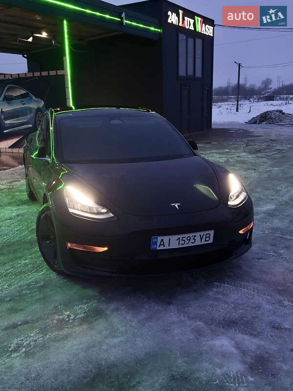 Седан Tesla Model 3 2020 в Львові