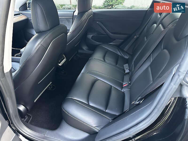 Седан Tesla Model 3 2020 в Львові