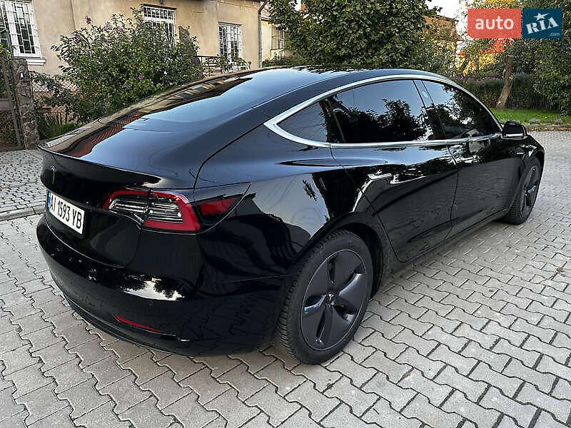 Седан Tesla Model 3 2020 в Львові