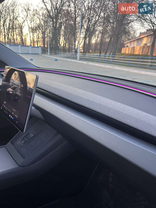 Седан Tesla Model 3 2024 в Виннице