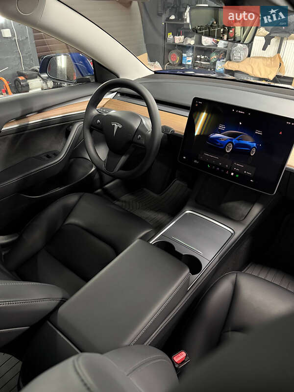 Седан Tesla Model 3 2023 в Киеве