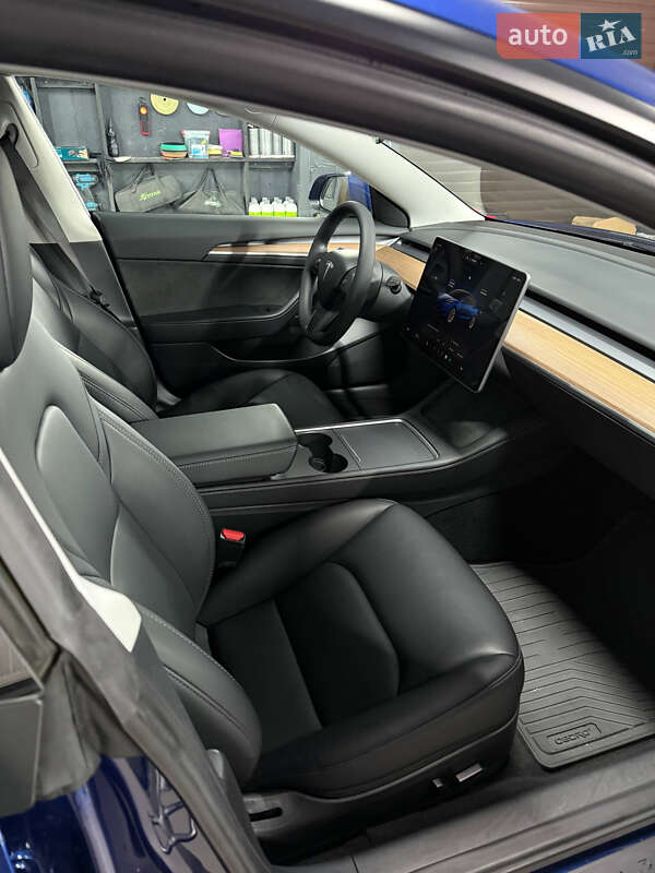 Седан Tesla Model 3 2023 в Киеве