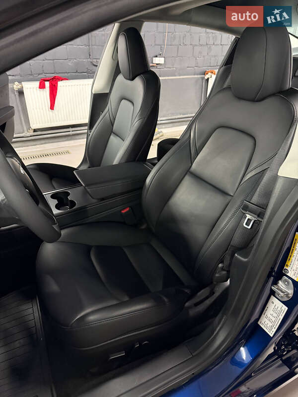 Седан Tesla Model 3 2023 в Киеве