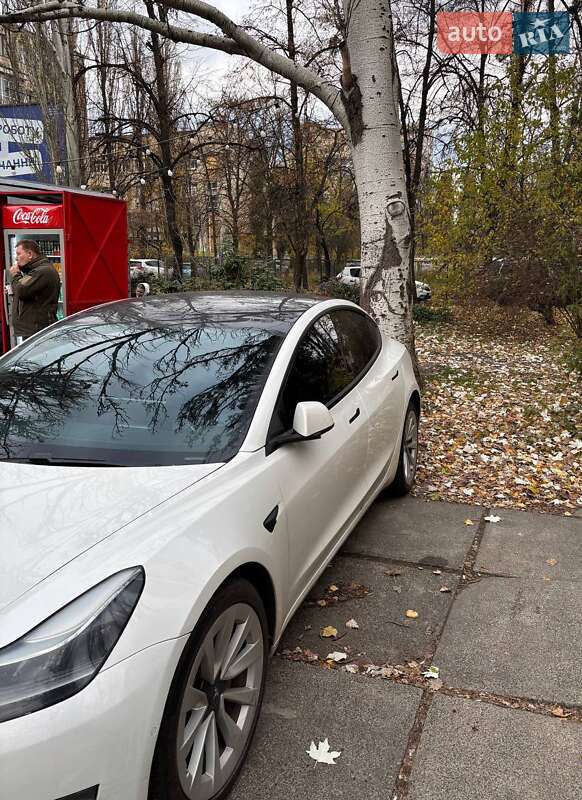 Седан Tesla Model 3 2021 в Киеве
