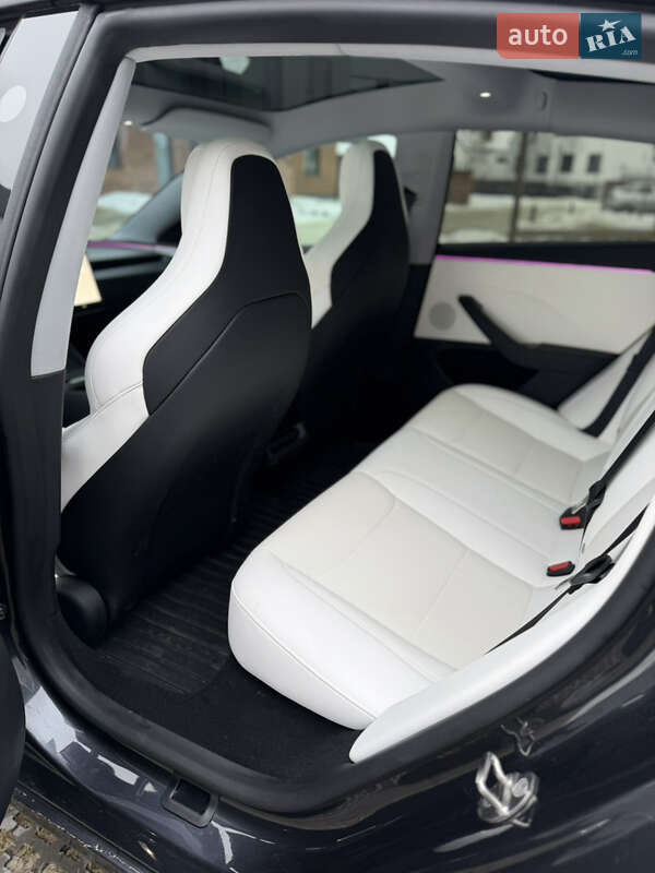 Седан Tesla Model 3 2024 в Львове