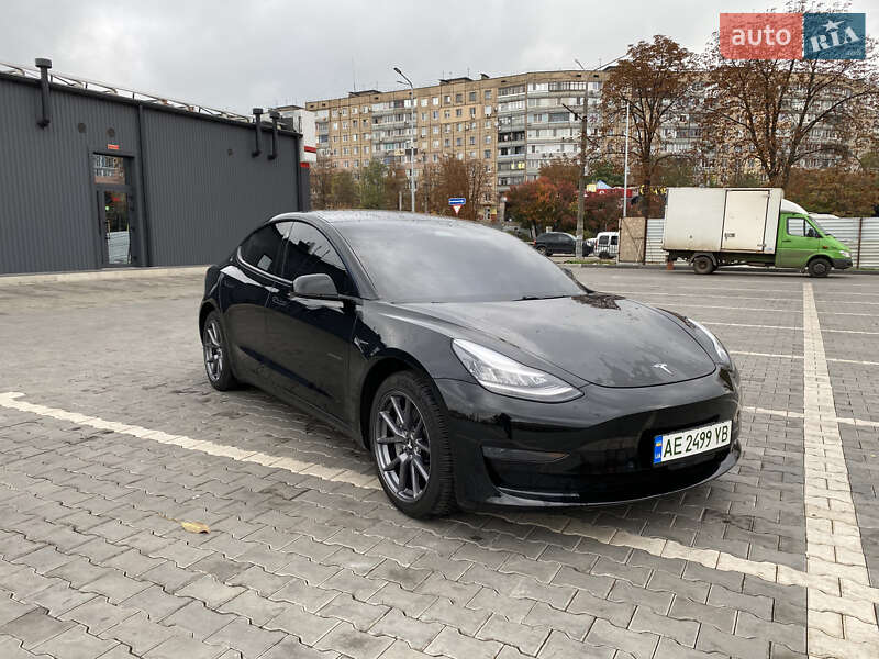 Tesla Model 3 2020