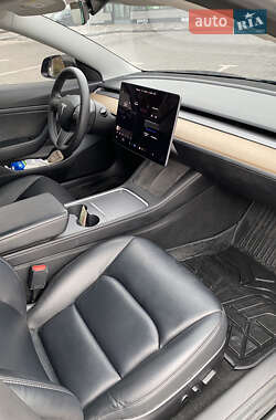 Седан Tesla Model 3 2020 в Кривом Роге