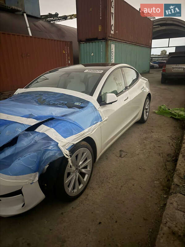 Седан Tesla Model 3 2021 в Киеве