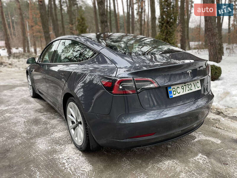 Седан Tesla Model 3 2023 в Львові