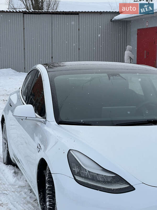 Седан Tesla Model 3 2020 в Калиновке