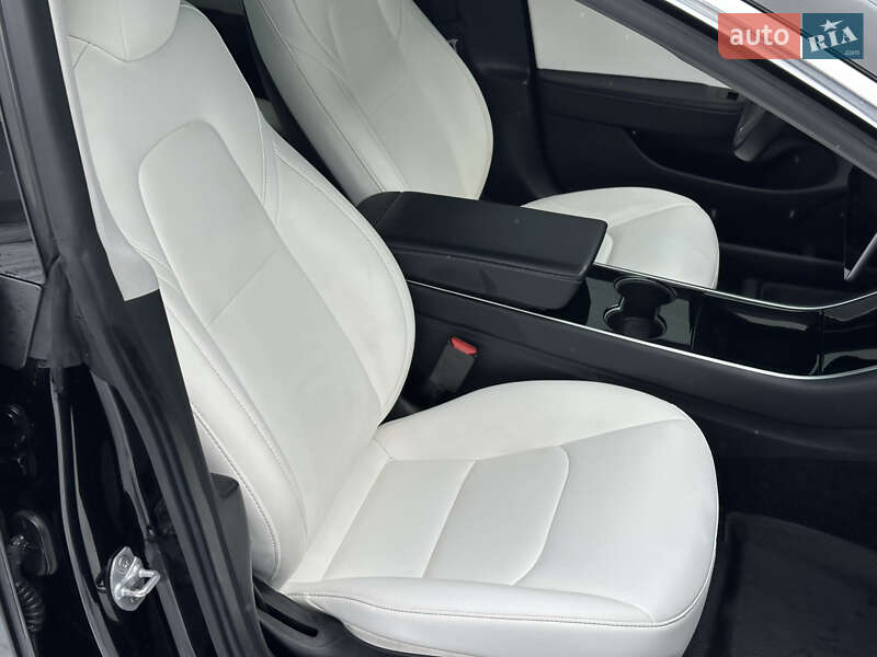 Седан Tesla Model 3 2020 в Рівному