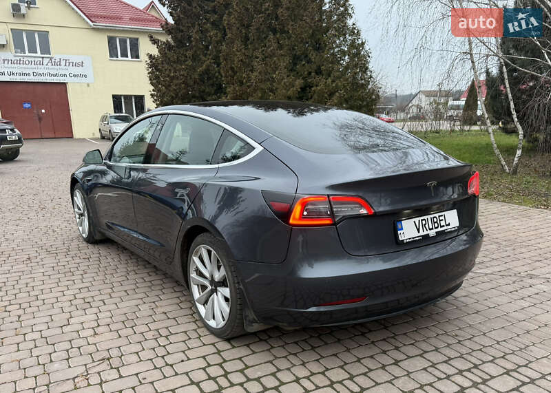 Седан Tesla Model 3 2019 в Киеве