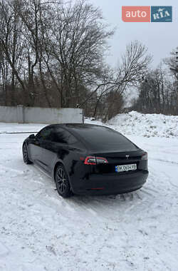 Седан Tesla Model 3 2019 в Ровно