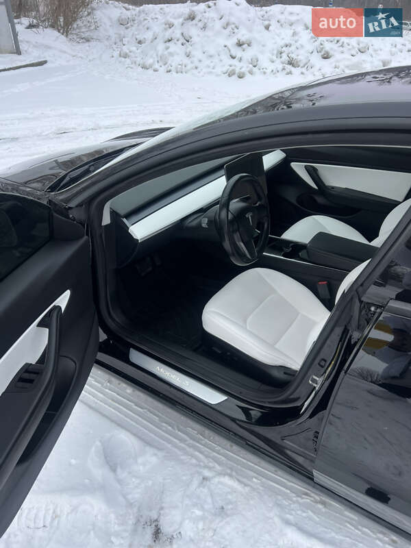 Седан Tesla Model 3 2019 в Рівному