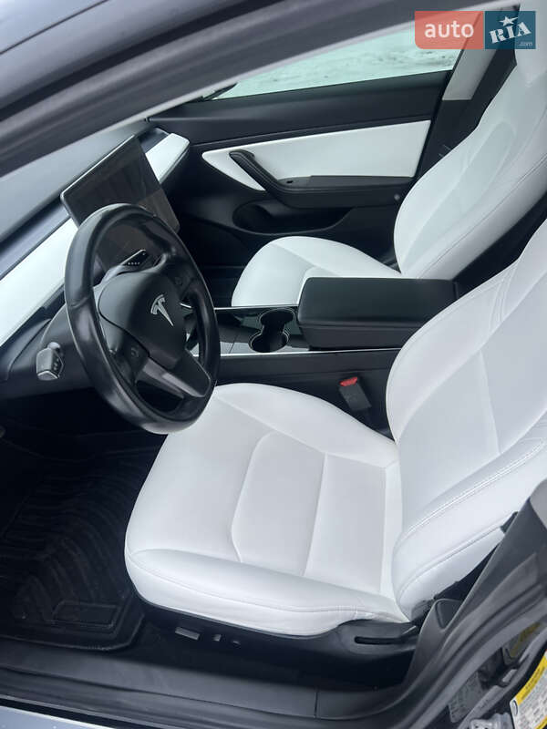 Седан Tesla Model 3 2019 в Рівному