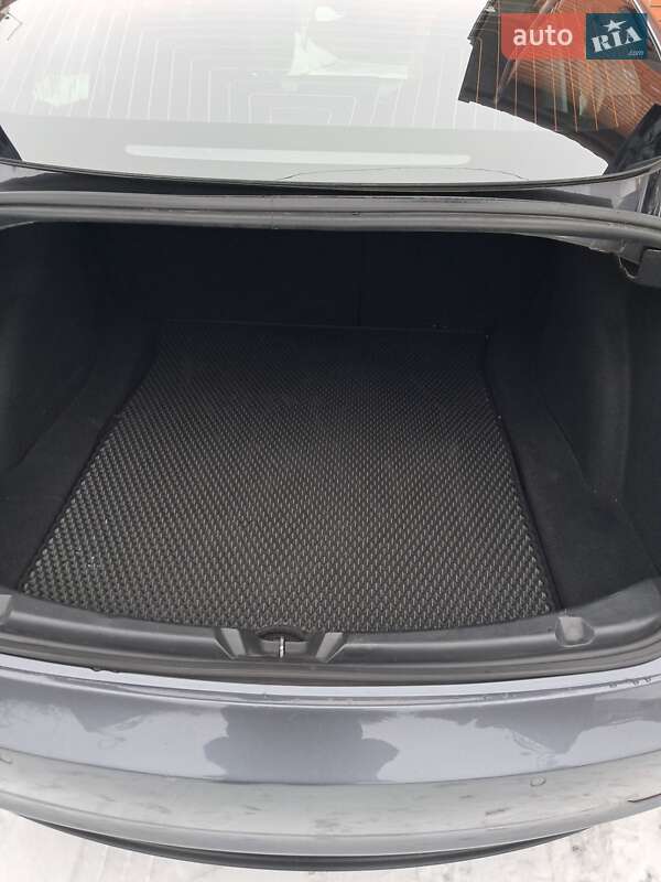 Седан Tesla Model 3 2018 в Луцке