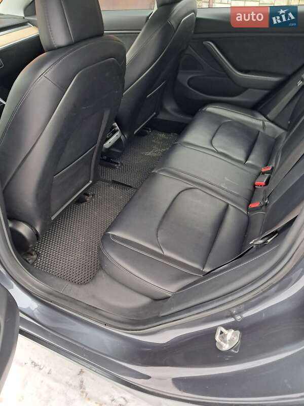 Седан Tesla Model 3 2018 в Луцке