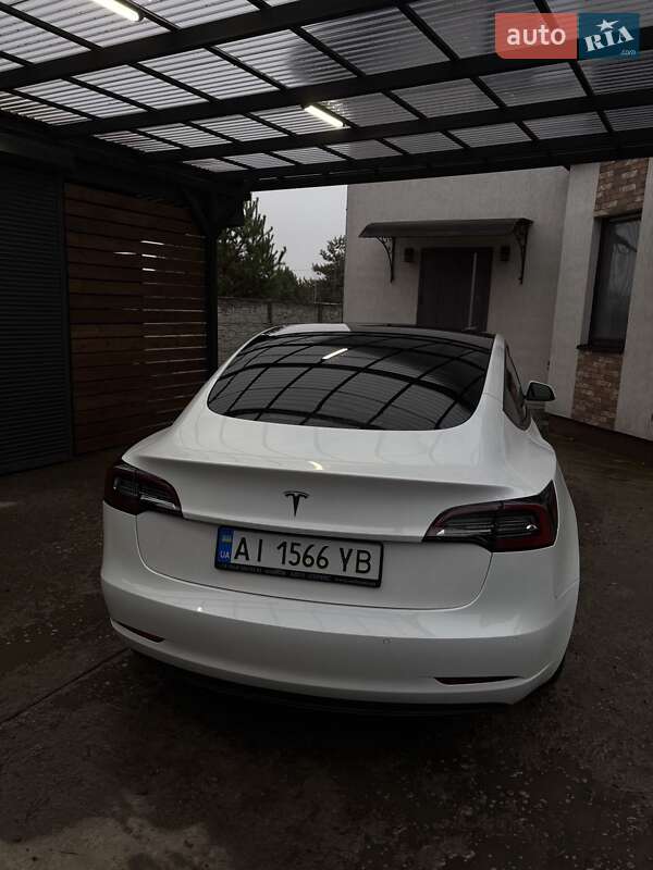 Седан Tesla Model 3 2021 в Киеве