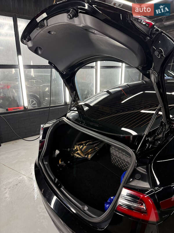 Седан Tesla Model 3 2019 в Дніпрі