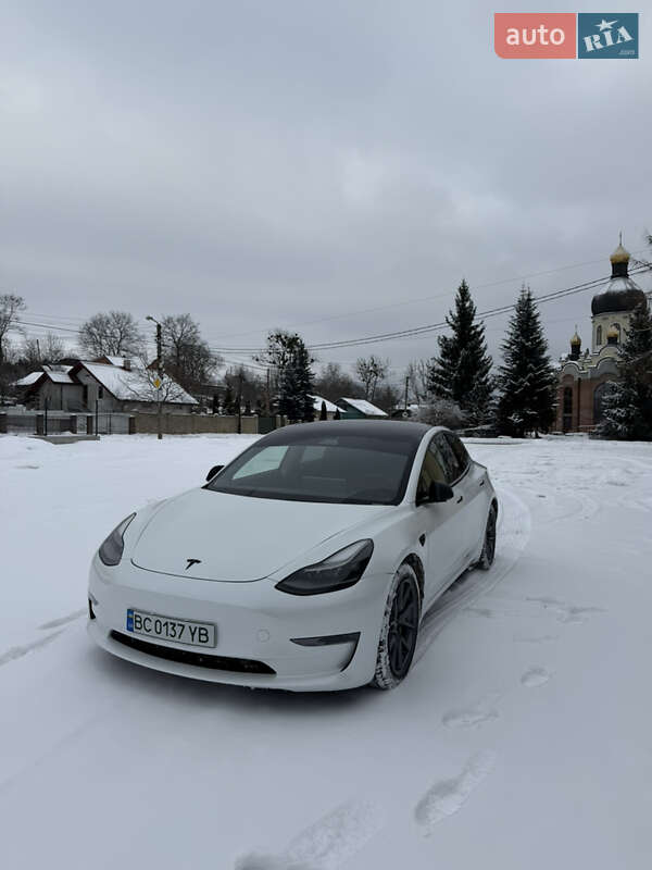 Седан Tesla Model 3 2021 в Калуше