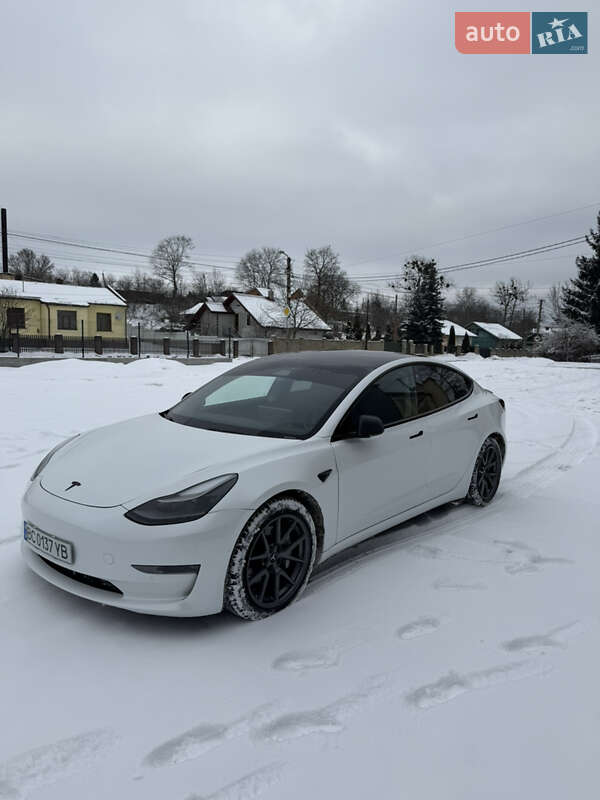 Седан Tesla Model 3 2021 в Калуше