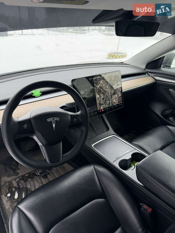 Седан Tesla Model 3 2021 в Калуше