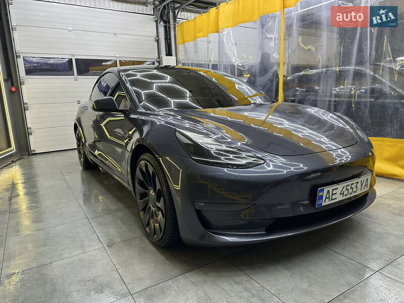Седан Tesla Model 3 2023 в Днепре