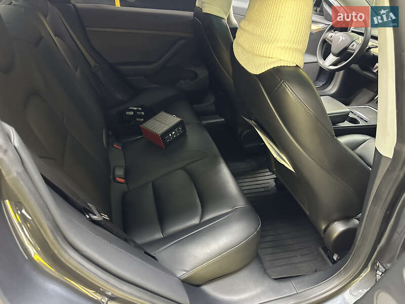 Седан Tesla Model 3 2023 в Днепре
