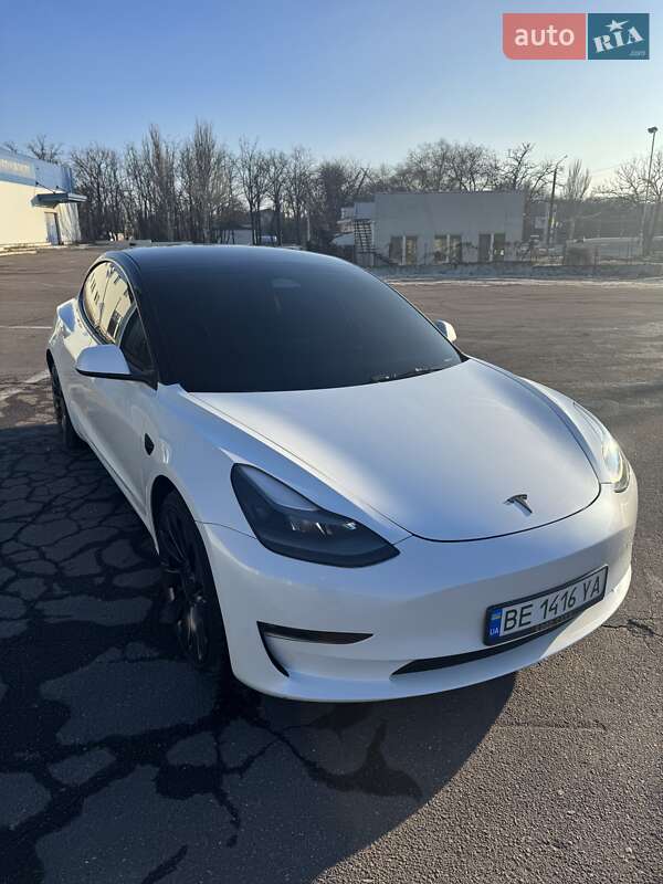 Седан Tesla Model 3 2023 в Миколаєві