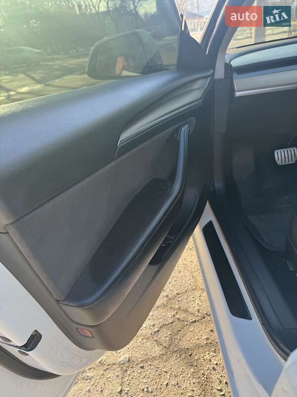 Седан Tesla Model 3 2023 в Миколаєві