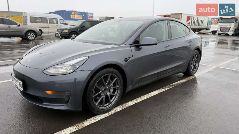 Седан Tesla Model 3 2021 в Львове