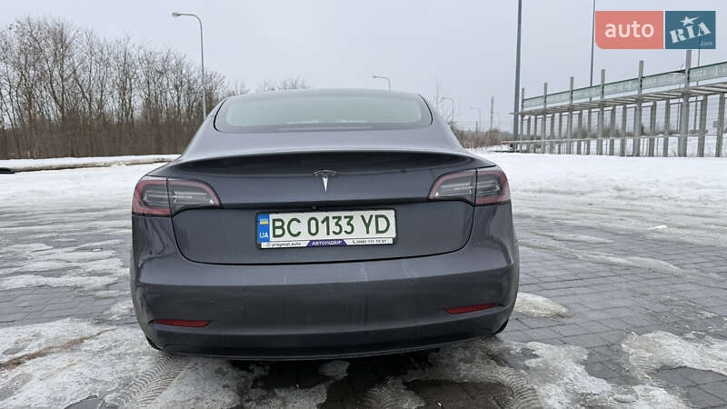 Седан Tesla Model 3 2021 в Львове