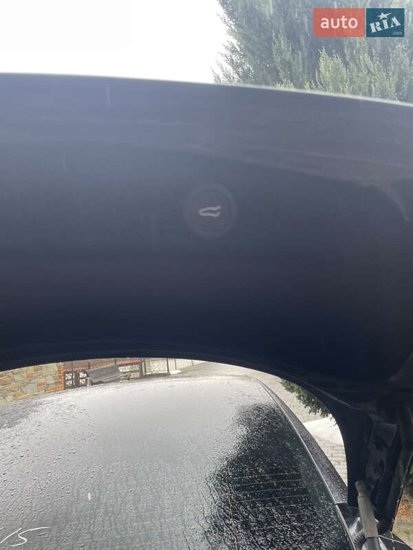 Седан Tesla Model 3 2024 в Ужгороде