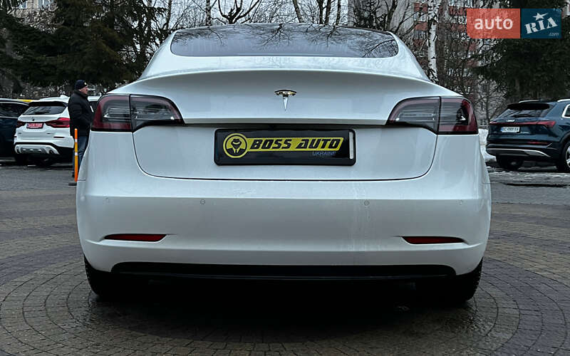 Седан Tesla Model 3 2020 в Львові