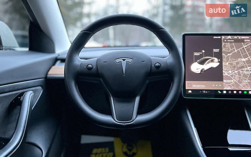 Седан Tesla Model 3 2020 в Львові